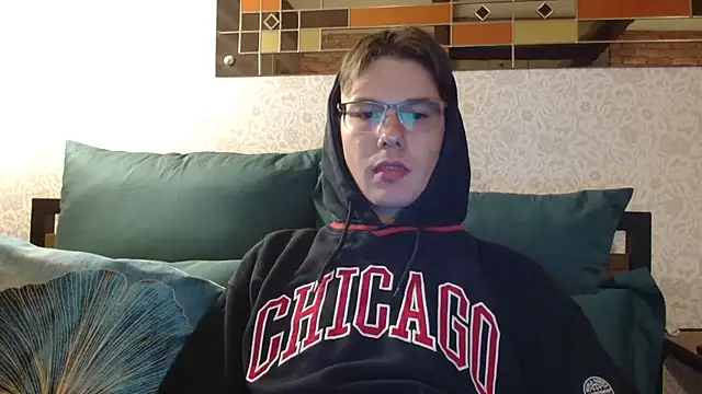 Snapshot of newcomer_2021 chatting on October 12, 4:12 pm newcomer 2021 online show from October 12, 4:12 pm