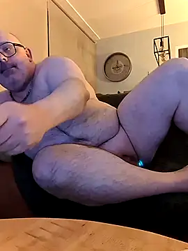 Bibear197511 online show from February 16, 10:30 pm