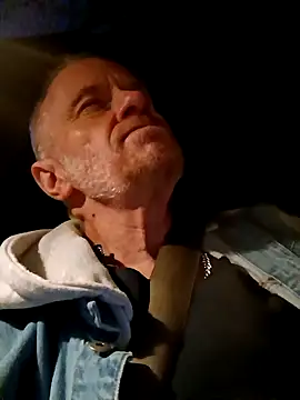 Snapshot of Makowboy chatting on October 23, 1:42 am Makowboy online show from October 23, 1:42 am