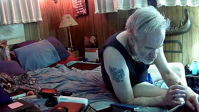 Snapshot of Makowboy chatting on February 13, 2:52 pm Makowboy online show from February 13, 2:52 pm