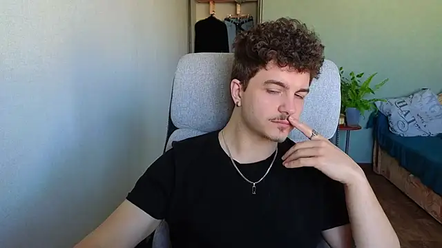 Remy Miles online show from April 7, 5:07 am