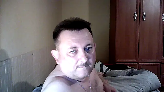 Snapshot of Novy73 chatting on October 1, 9:19 pm Novy73 online show from October 1, 9:19 pm