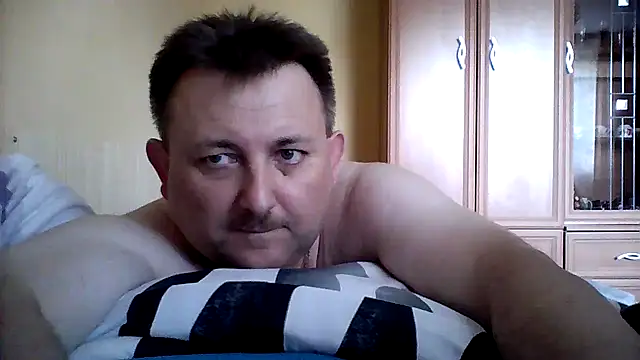 Snapshot of Novy73 chatting on October 23, 8:18 am Novy73 online show from October 23, 8:18 am