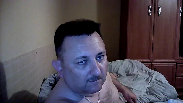 Snapshot of Novy73 chatting on October 25, 10:33 pm Novy73 online show from October 25, 10:33 pm