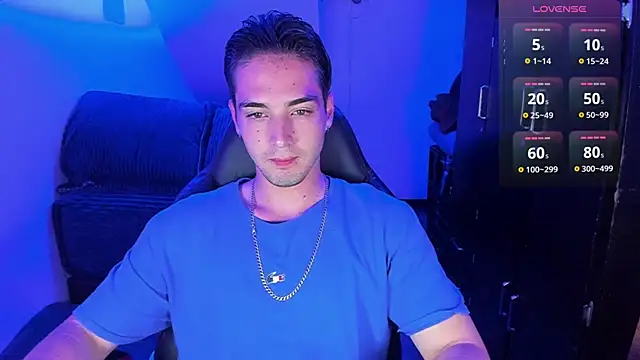 Snapshot of Alex_smith00 chatting on January 4, 2:25 am Alex smith00 online show from January 4, 2:25 am