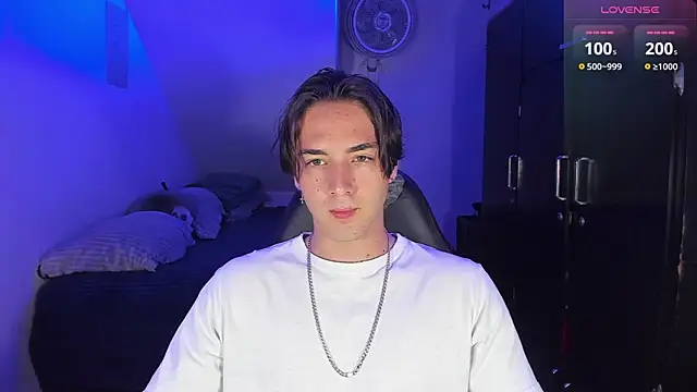 Snapshot of Alex_smith00 chatting on September 24, 1:05 am Alex smith00 online show from September 24, 1:05 am