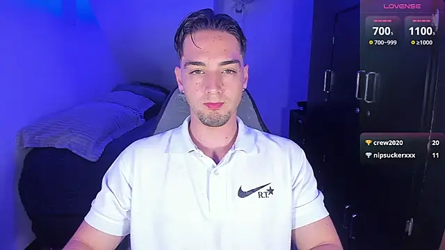 Snapshot of Alex_smith00 chatting on October 2, 11:53 pm Alex smith00 online show from October 2, 11:53 pm