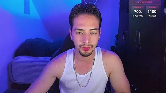 Snapshot of Alex_smith00 chatting on January 23, 11:48 pm Alex smith00 online show from January 23, 11:48 pm