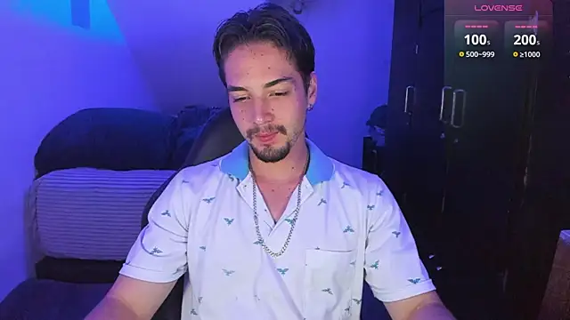 Snapshot of Alex_smith00 chatting on January 30, 11:24 pm Alex smith00 online show from January 30, 11:24 pm