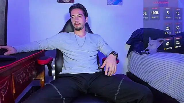 Snapshot of Alex_smith00 chatting on January 25, 2:37 am Alex smith00 online show from January 25, 2:37 am