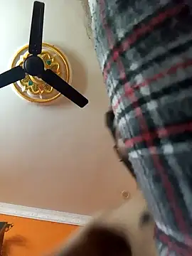 Snapshot of arhan3043 chatting on December 21, 7:56 am arhan3043 online show from December 21, 7:56 am