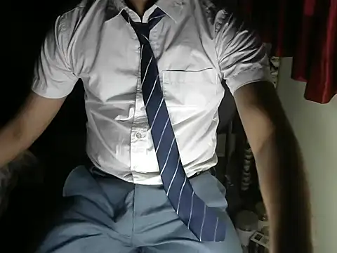 Snapshot of aloneboy1996 chatting on October 18, 6:57 pm aloneboy1996 online show from October 18, 6:57 pm