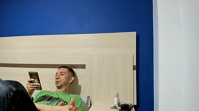 funcouple1985 online show from December 6, 1:29 am