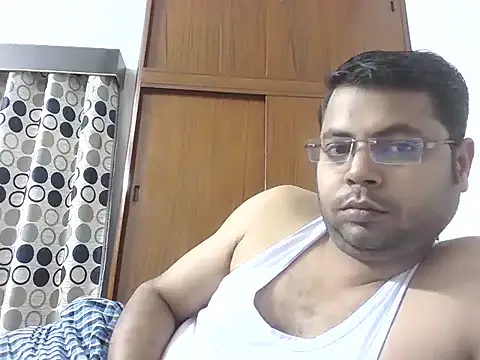 Snapshot of aakash_ModelBrown chatting on October 25, 7:43 am aakash ModelBrown online show from October 25, 7:43 am