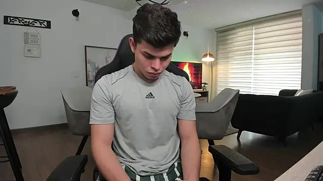 alejooo twink online show from February 27, 6:42 pm