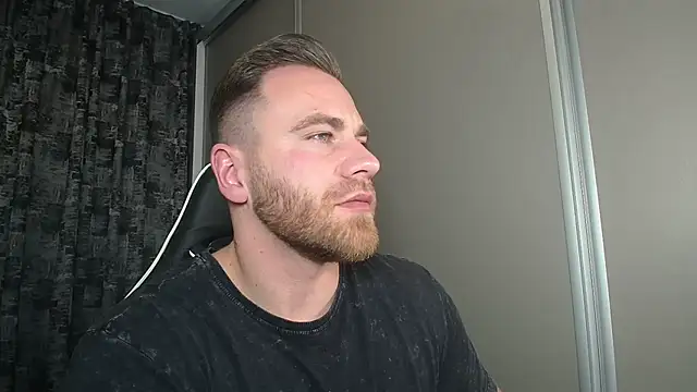 Snapshot of Thori92 chatting on October 25, 7:26 pm Thori92 online show from October 25, 7:26 pm