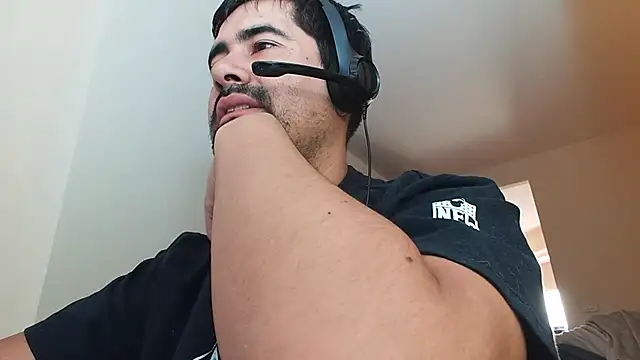 VonDoomdelToro online show from February 9, 11:15 pm