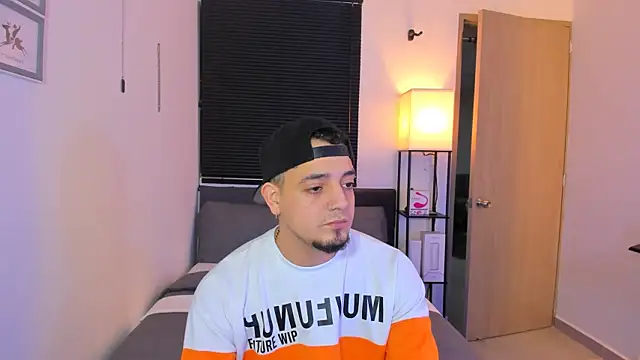 alejandro calderon1 online show from April 16, 5:18 am