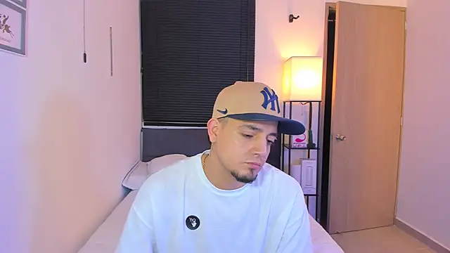 alejandro calderon1 online show from March 31, 9:22 am