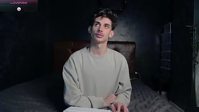 DanielCrush1 online show from December 3, 2:01 pm