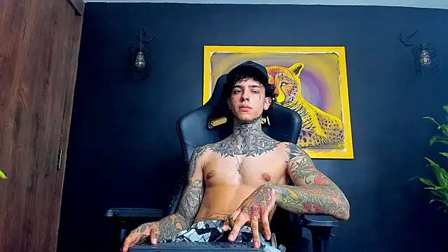 Snapshot of Aron_ford chatting on January 27, 12:22 am Aron ford online show from January 27, 12:22 am