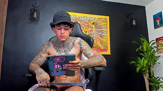 Snapshot of Aron_ford chatting on February 8, 2:05 pm Aron ford online show from February 8, 2:05 pm