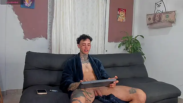 Snapshot of Aron_ford chatting on October 17, 12:09 pm Aron ford online show from October 17, 12:09 pm