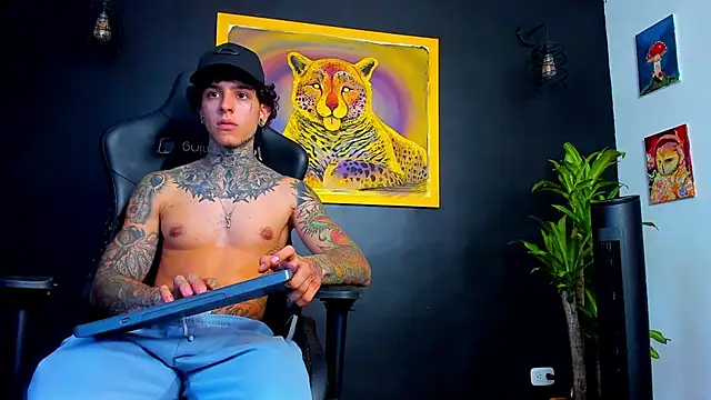 Snapshot of Aron_ford chatting on January 17, 10:27 pm Aron ford online show from January 17, 10:27 pm