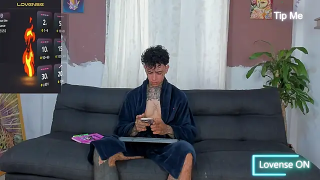 Snapshot of Aron_ford chatting on October 14, 12:34 pm Aron ford online show from October 14, 12:34 pm