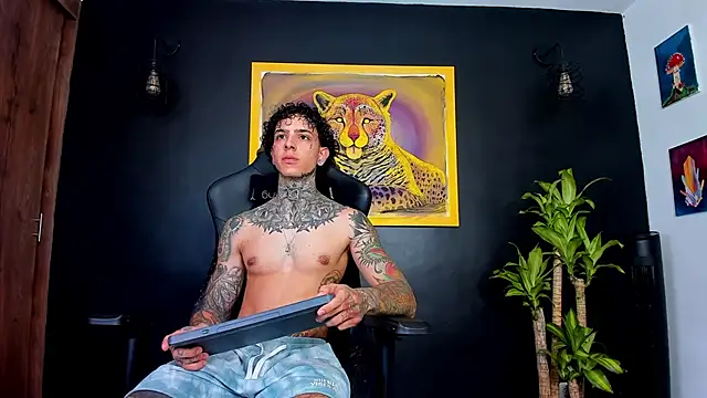 Snapshot of Aron_ford chatting on January 8, 8:39 pm Aron ford online show from January 8, 8:39 pm