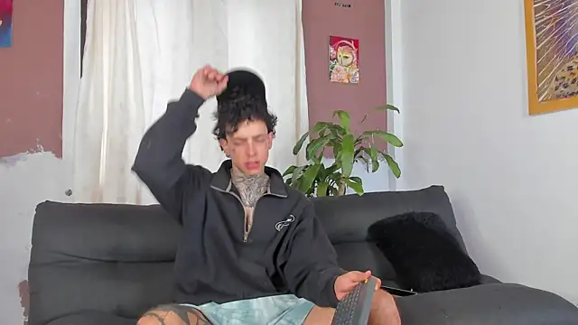 Snapshot of Aron_ford chatting on October 3, 1:05 pm Aron ford online show from October 3, 1:05 pm