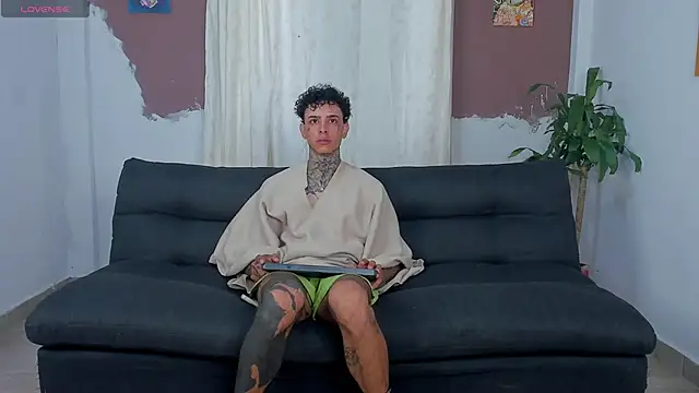 Snapshot of Aron_ford chatting on October 11, 12:42 pm Aron ford online show from October 11, 12:42 pm