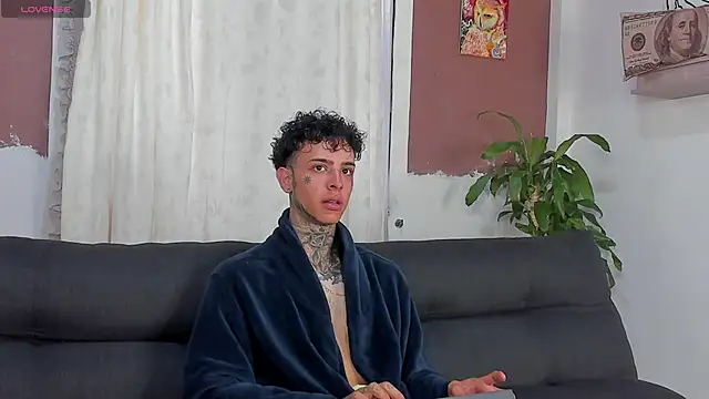 Snapshot of Aron_ford chatting on October 16, 12:02 pm Aron ford online show from October 16, 12:02 pm