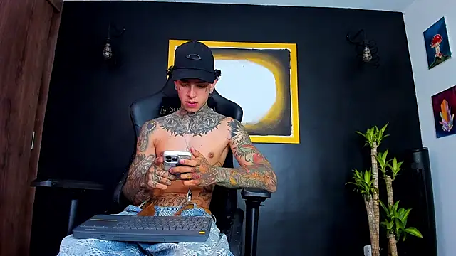 Snapshot of Aron_ford chatting on December 14, 3:04 pm Aron ford online show from December 14, 3:04 pm