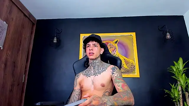 Snapshot of Aron_ford chatting on January 5, 7:49 pm Aron ford online show from January 5, 7:49 pm