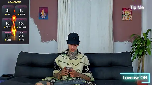 Snapshot of Aron_ford chatting on October 10, 12:32 pm Aron ford online show from October 10, 12:32 pm