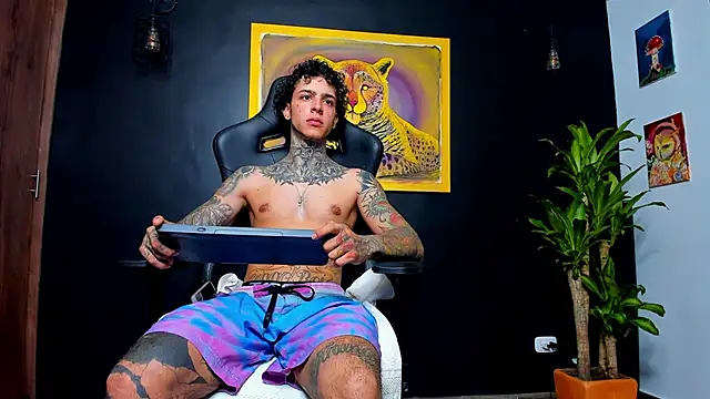 Snapshot of Aron_ford chatting on January 28, 1:39 am Aron ford online show from January 28, 1:39 am