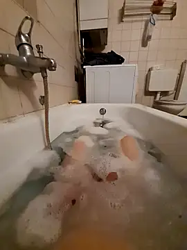 toeloverlive online show from December 4, 6:17 pm