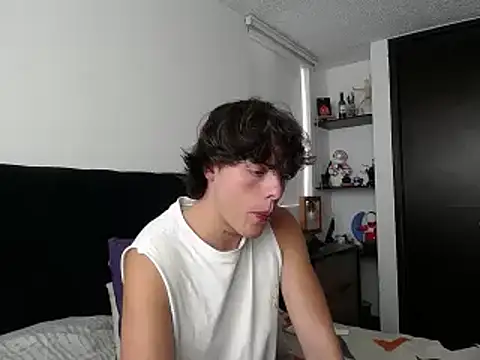 Snapshot of Santiago_kiler chatting on February 22, 8:15 pm Santiago kiler online show from February 22, 8:15 pm