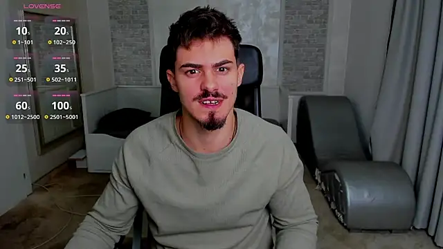 Snapshot of WilsonJules chatting on December 7, 8:49 pm WilsonJules online show from December 7, 8:49 pm