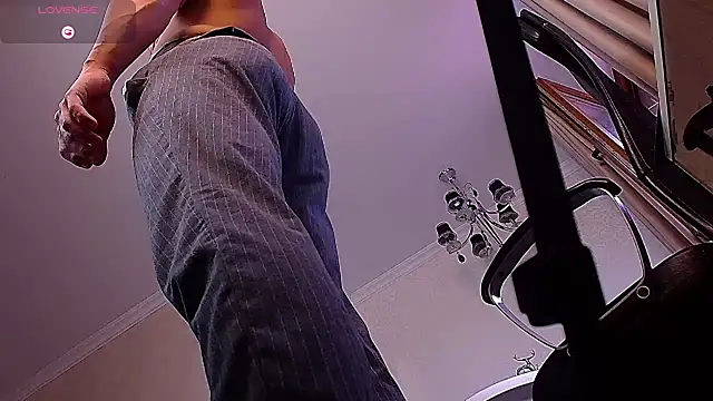 Snapshot of WilsonJules chatting on September 26, 5:27 am WilsonJules online show from September 26, 5:27 am