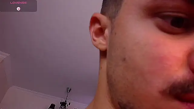 Snapshot of WilsonJules chatting on September 27, 5:38 am WilsonJules online show from September 27, 5:38 am