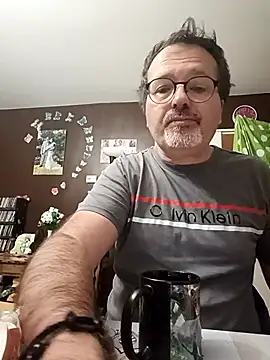 Snapshot of mike9473 chatting on October 16, 5:26 am mike9473 online show from October 16, 5:26 am