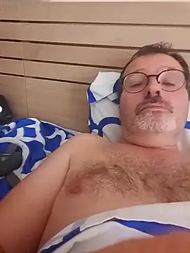 Snapshot of mike9473 chatting on September 12, 8:25 am mike9473 online show from September 12, 8:25 am