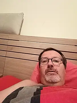 Snapshot of mike9473 chatting on October 12, 7:30 pm mike9473 online show from October 12, 7:30 pm