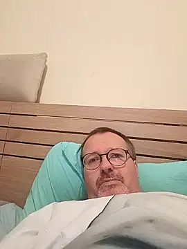 Snapshot of mike9473 chatting on October 30, 8:54 pm mike9473 online show from October 30, 8:54 pm