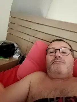 Snapshot of mike9473 chatting on October 24, 9:22 am mike9473 online show from October 24, 9:22 am