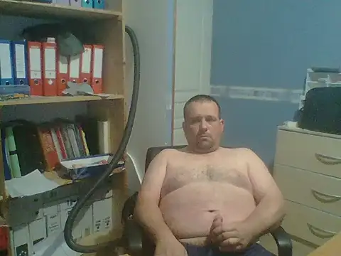 manubm03 online show from April 12, 1:01 pm