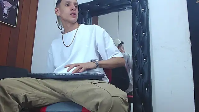 Snapshot of GaboReyes chatting on February 4, 3:22 am GaboReyes online show from February 4, 3:22 am