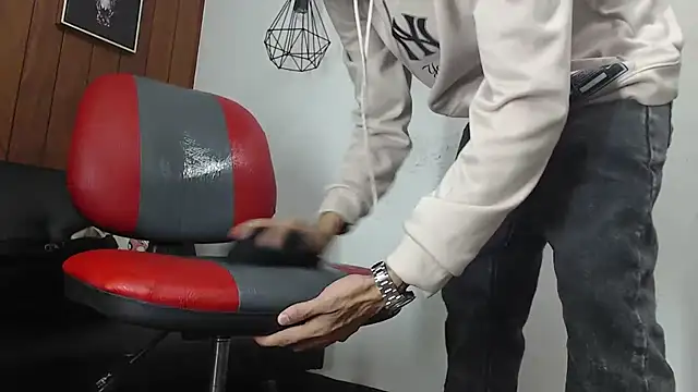 Snapshot of GaboReyes chatting on February 7, 1:43 pm GaboReyes online show from February 7, 1:43 pm